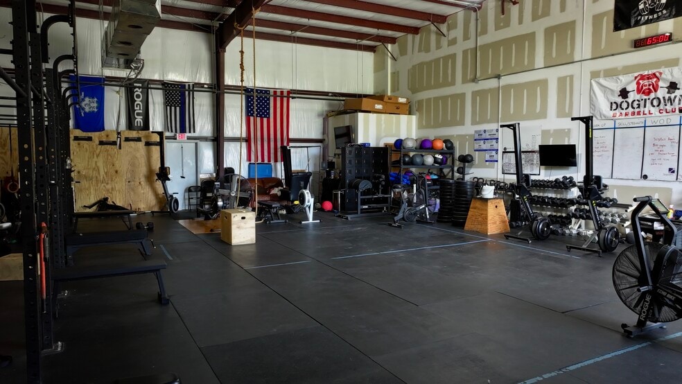 More Photos Of 1112 W 9th St, North Little Rock Warehouse For Sale