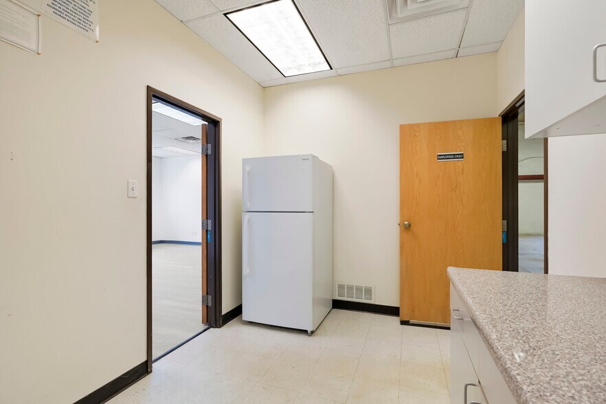 More Photos Of 1740 Skyway Dr, Longmont Warehouse For Lease