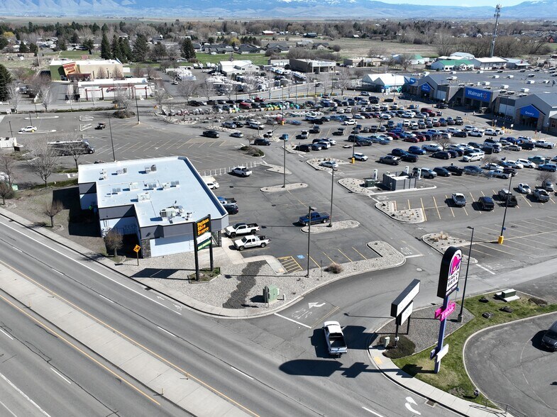 More Photos Of 11621 Island Ave, La Grande Storefront For Lease