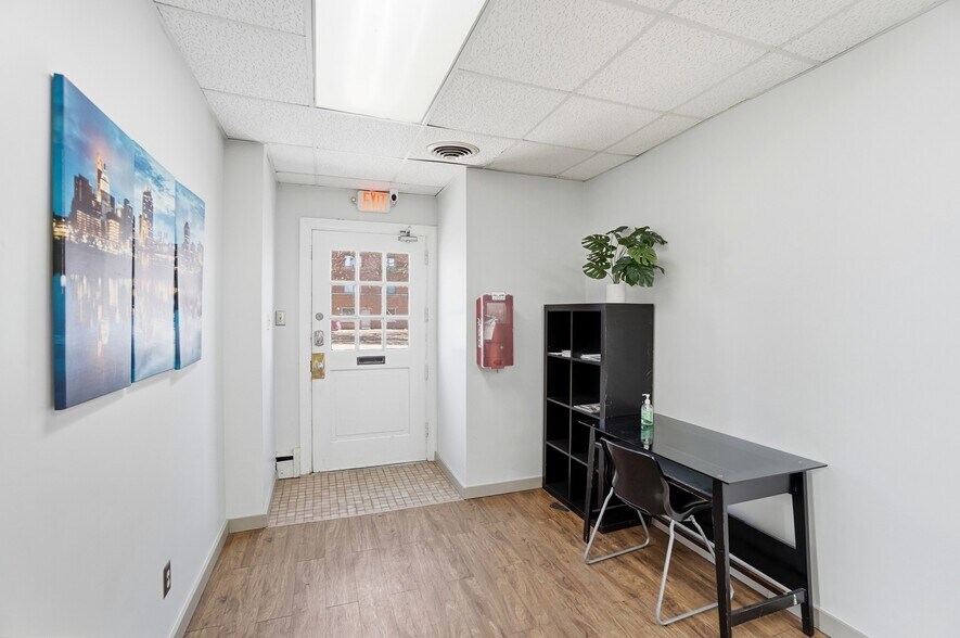 More Photos Of 2337 Victory Pky, Cincinnati Office Residential For Sale