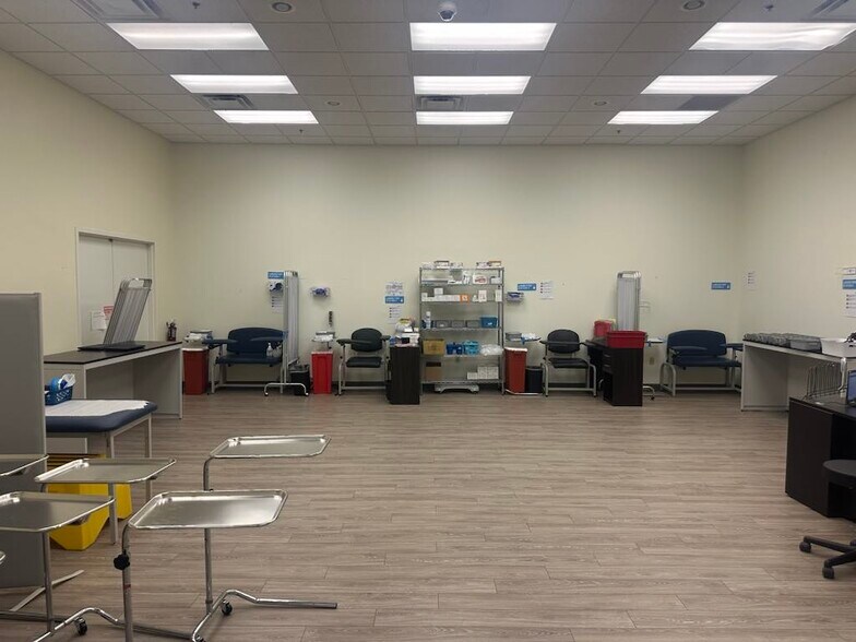 More Photos Of 4913 W Laurel St, Tampa Light Distribution For Sale