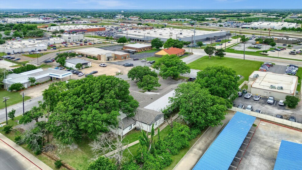 More Photos Of 815 Pecan Grove Rd E, Sherman Medical For Sale