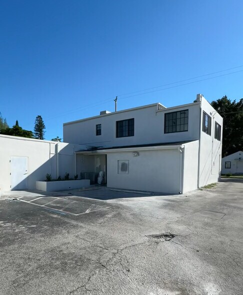 Primary Photo Of 7330 NE 4th Ct, Miami Showroom For Lease