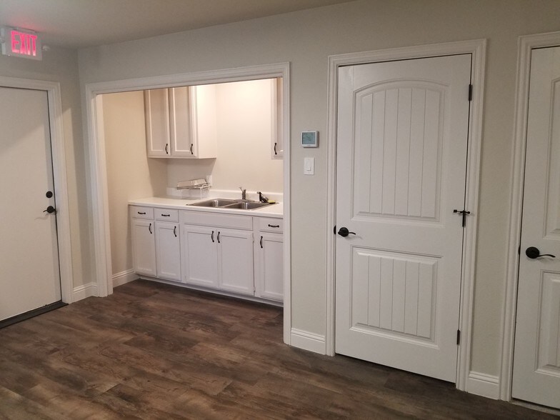 More Photos Of 200 S Main St, Rhome Religious Facility For Lease