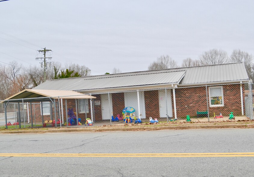 Primary Photo Of 143 Henrietta St, Ellenboro Schools For Sale