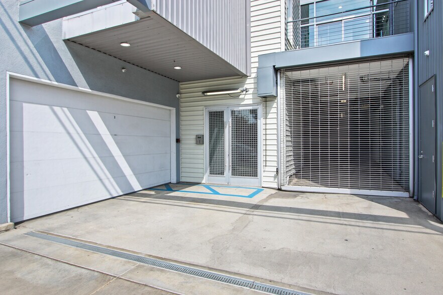 More Photos Of 2332 Cotner Ave, Los Angeles Loft Creative Space For Lease