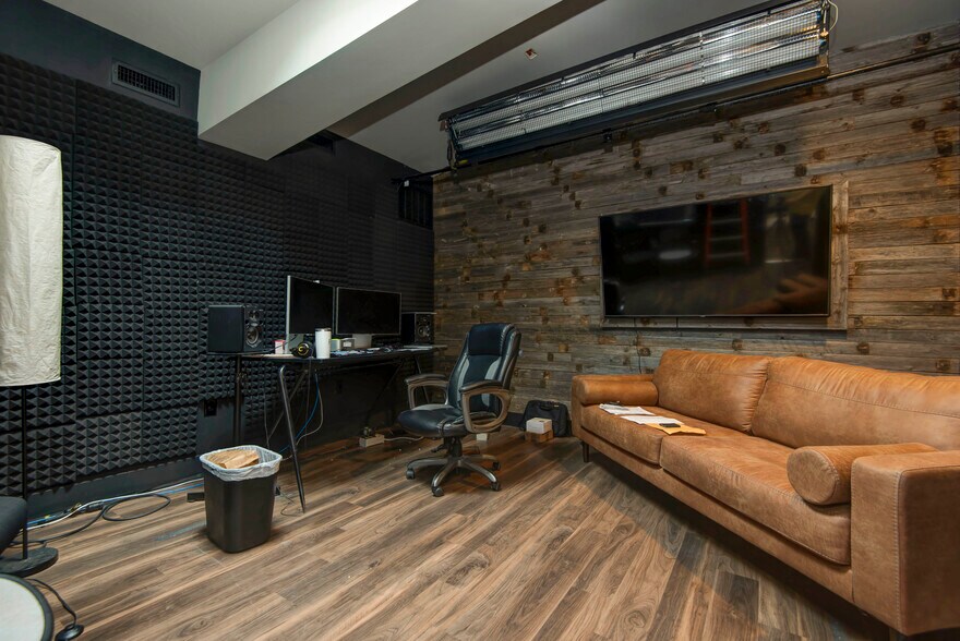 More Photos Of 1531 E Bradford Pky, Springfield Medical For Sale