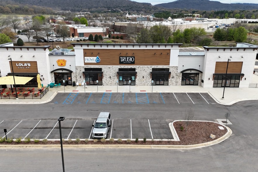 Primary Photo Of 2626 Carl T Jones SE Dr, Huntsville Restaurant For Lease