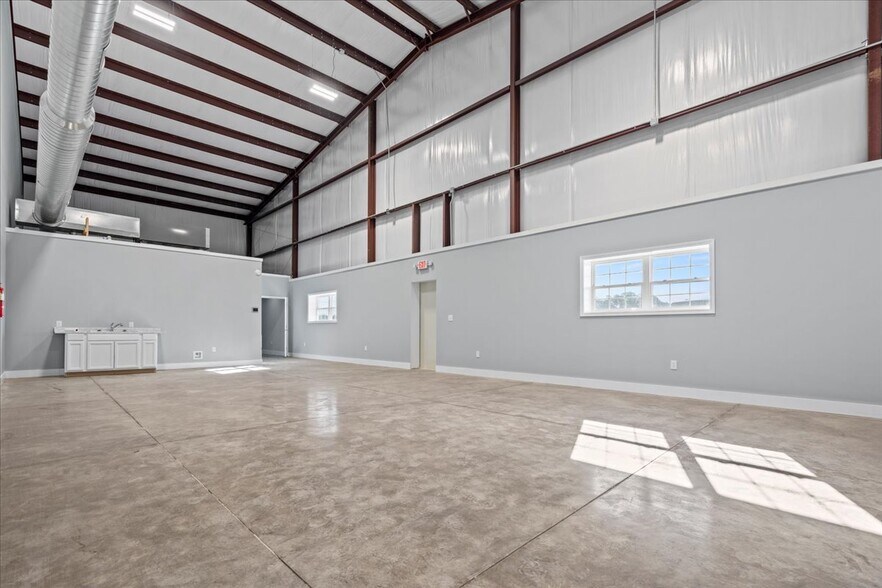 More Photos Of 3345 Willow Creek Rd, Florence Flex For Lease