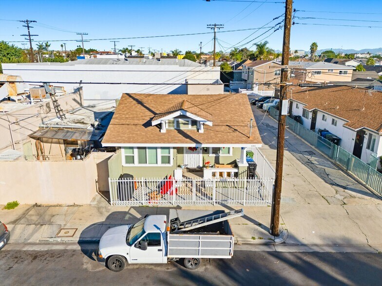 More Photos Of 486 W 20th St, San Pedro Storefront Retail Residential For Sale