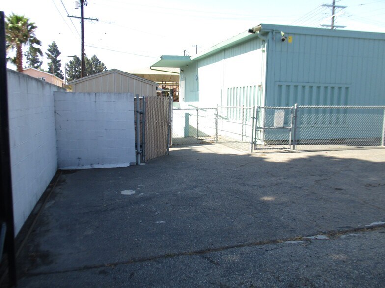 More Photos Of 9900-9904 S Central Ave, Los Angeles Schools For Lease