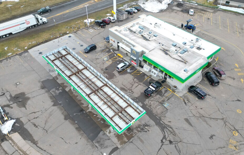 More Photos Of 101 W Hill St, Thorp Service Station For Sale