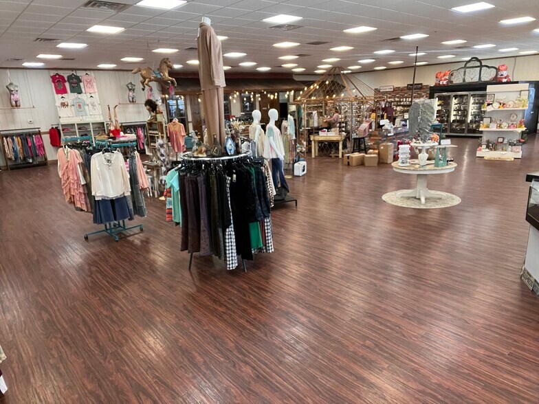 More Photos Of 409 E Central Ave, Comanche Garden Center For Sale