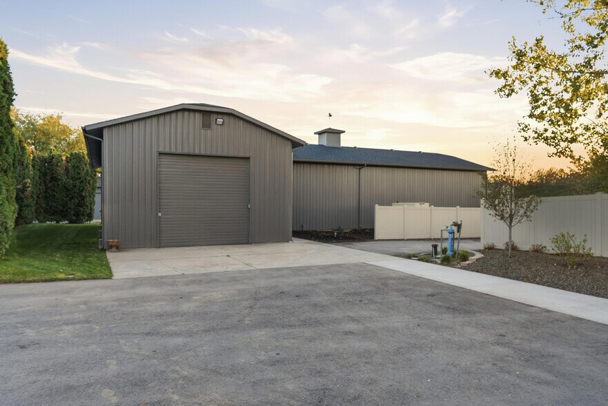 More Photos Of 2610 E Jasmine St, Meridian Flex For Sale