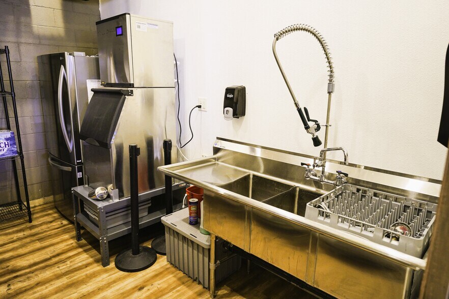 More Photos Of 194 SE Main St, Winston Flex For Sale