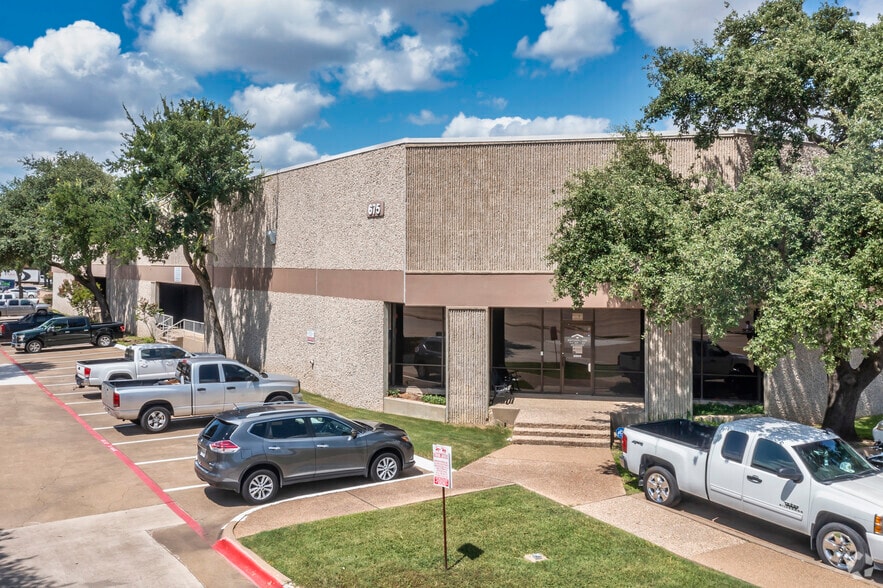 More Photos Of 675 N Glenville Dr, Richardson Distribution For Lease