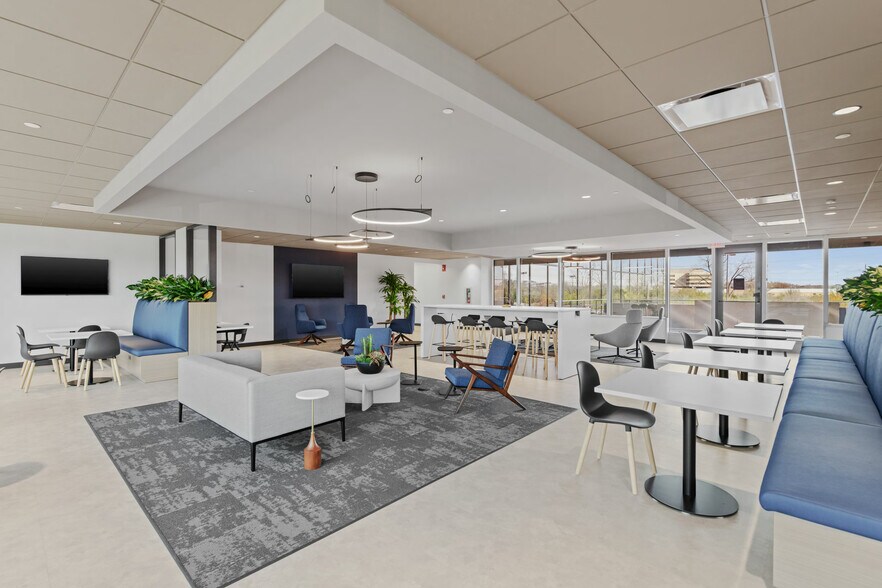 More Photos Of 630-650 Dundee Rd, Northbrook Unknown For Lease