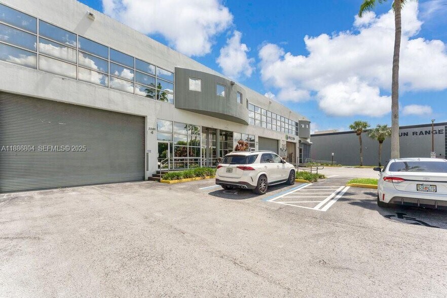 More Photos Of 2201 NW 102nd Pl, Miami Warehouse For Sale
