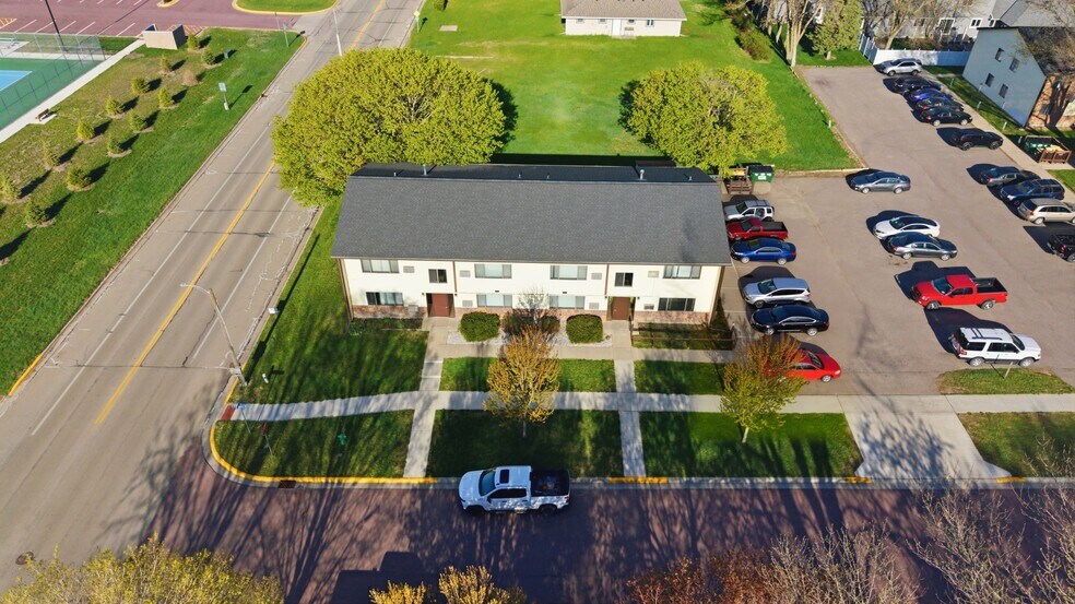 More Photos Of 120-124 E 13th St, Blue Earth Apartments For Sale