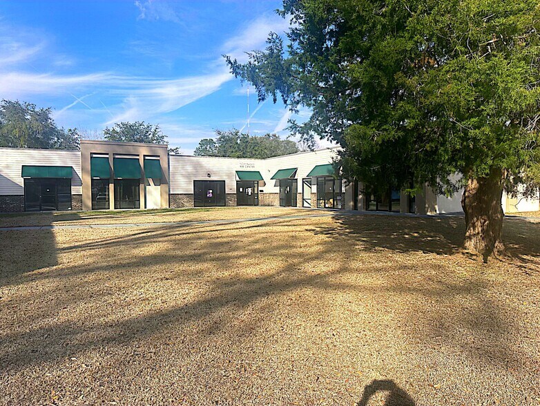 More Photos Of 175 W Railroad St, Pembroke Storefront For Sale