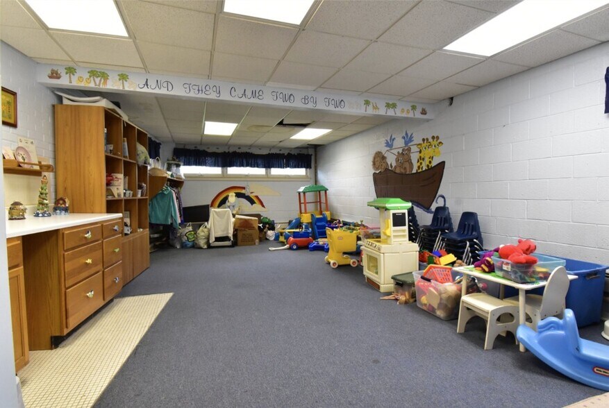 More Photos Of 16388 Allen Rd, Taylor Religious Facility For Lease