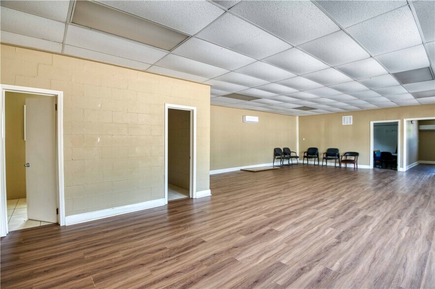More Photos Of 879 By Pass 123 Hwy, Seneca Unknown For Lease