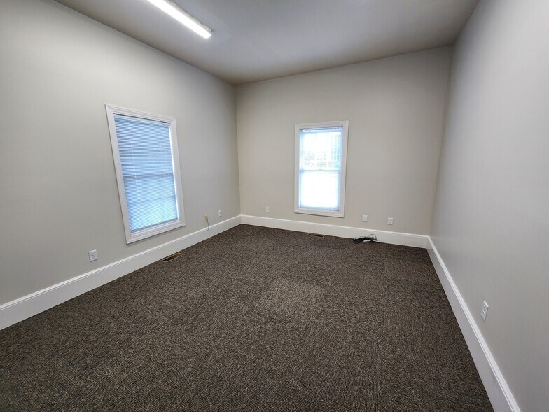 More Photos Of 1280 Fairway St, Bowling Green Office For Lease