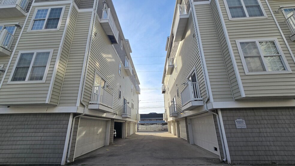 More Photos Of 5906-5908 Coastal Hwy, Ocean City Apartments For Sale
