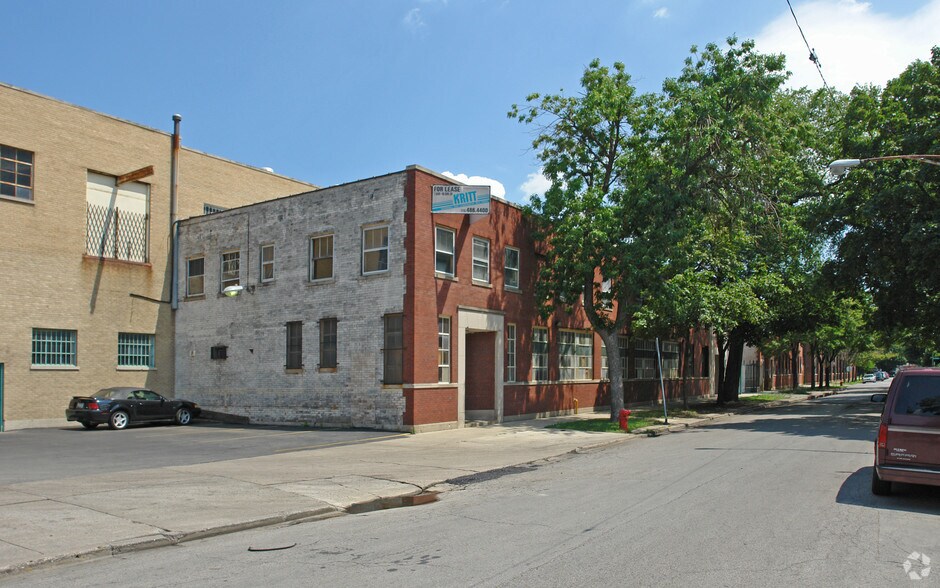 More Photos Of 4920 W Bloomingdale Ave, Chicago Warehouse For Lease