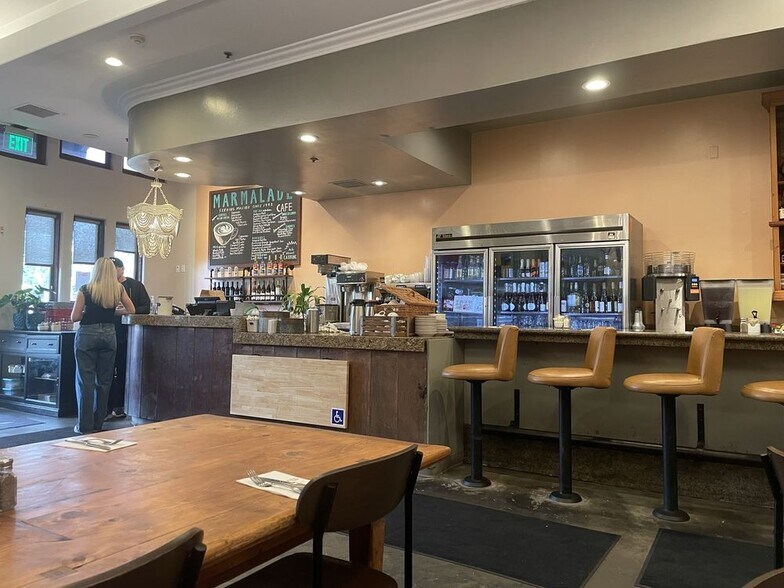 More Photos Of 3874-3896 Cross Creek Rd, Malibu Storefront For Lease