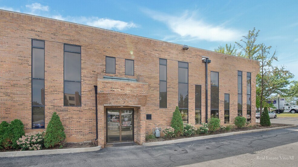 More Photos Of 129 S Roselle Rd, Schaumburg Office For Sale
