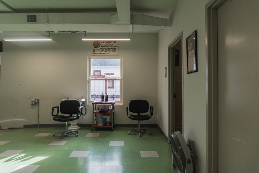 More Photos Of 1410 S 13th St, Omaha General Retail For Lease