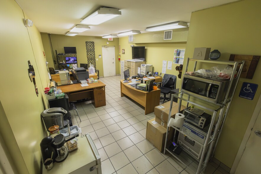 More Photos Of 2005 NW 110th Ave, Miami Warehouse For Lease