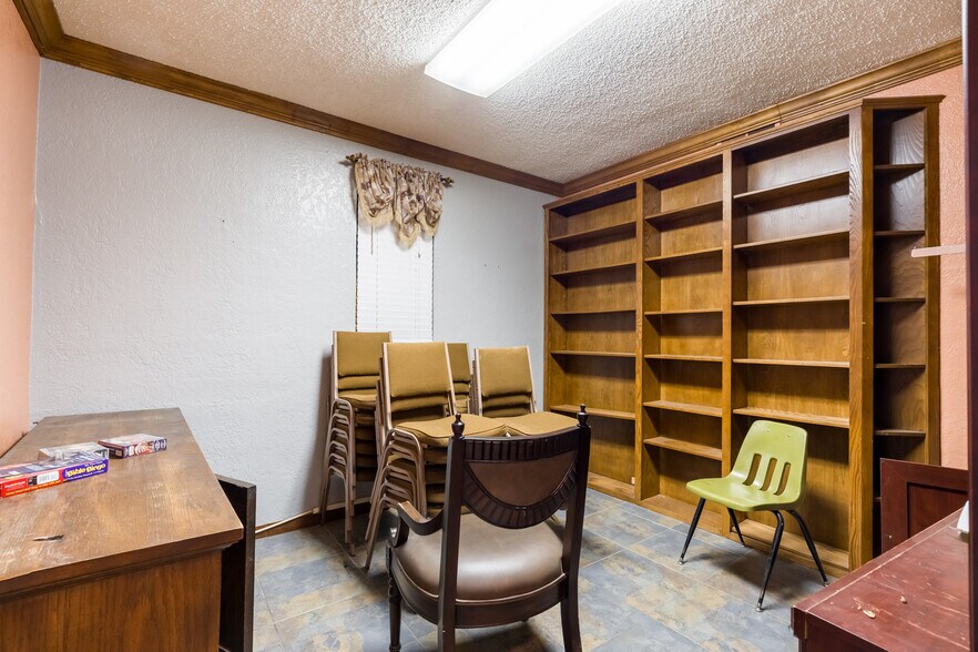 More Photos Of 1809 34th St, Lubbock Religious Facility For Sale