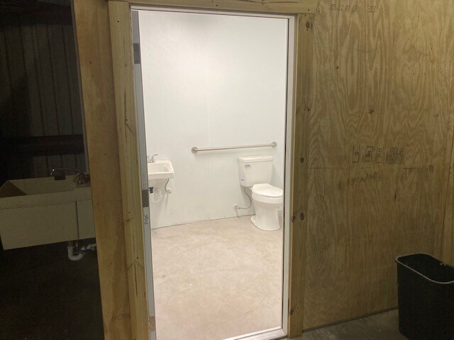More Photos Of 4841 Buckingham Rd, Fort Myers Light Distribution For Lease