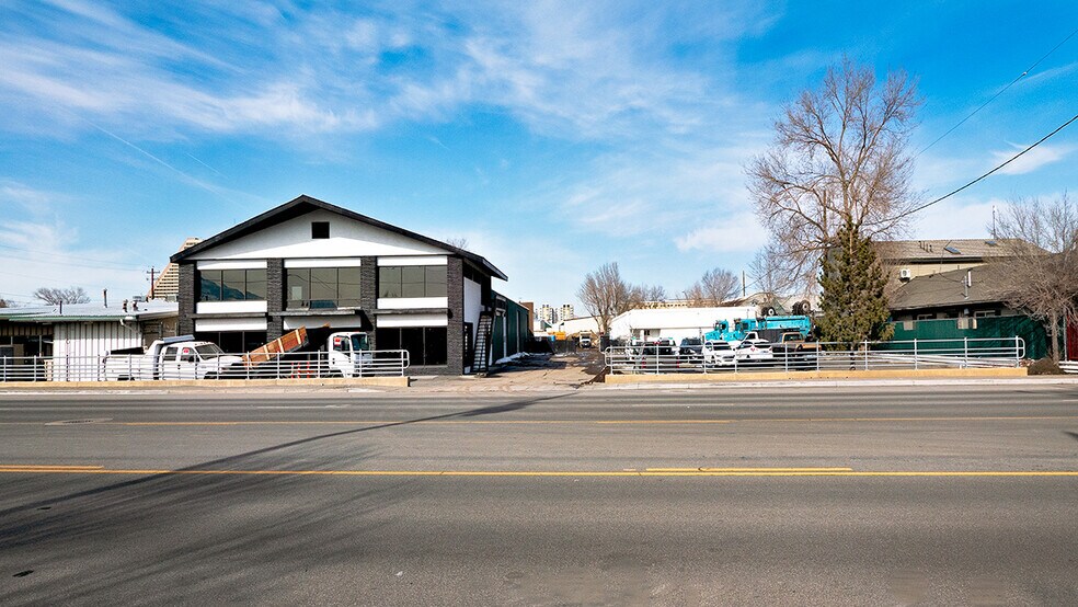 More Photos Of 910 Glendale Ave, Sparks Showroom For Sale