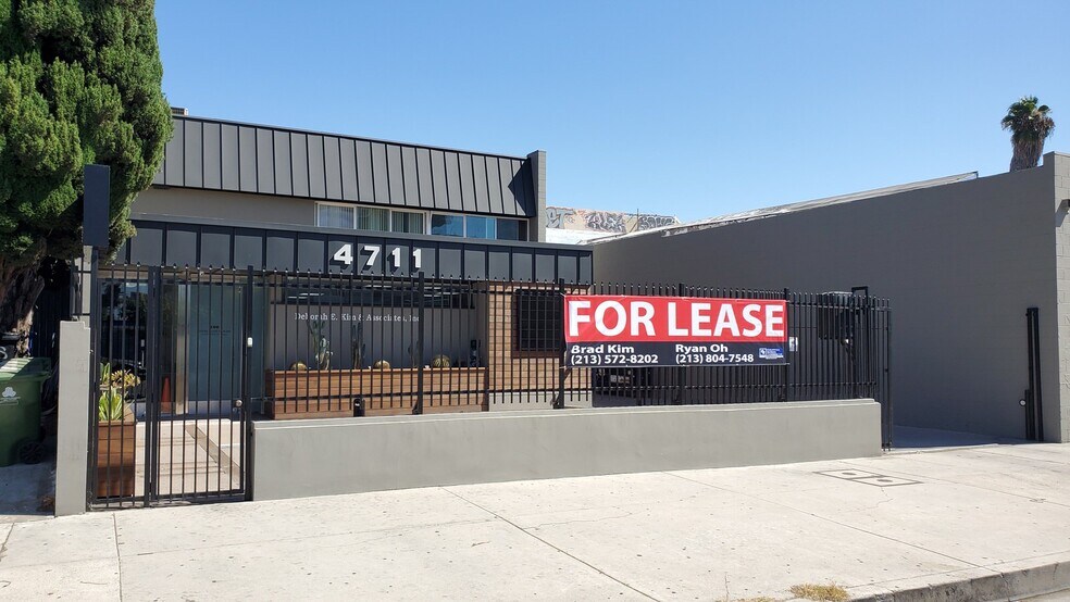 More Photos Of 4711 Oakwood Ave, Los Angeles Office For Lease
