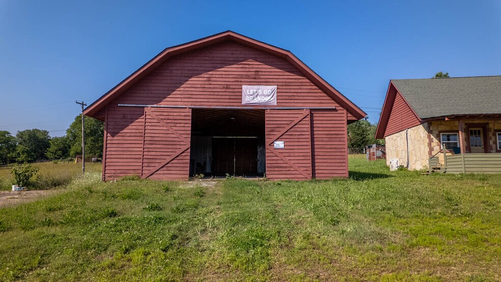 More Photos Of 2516 US-63, Hardy General Retail For Sale