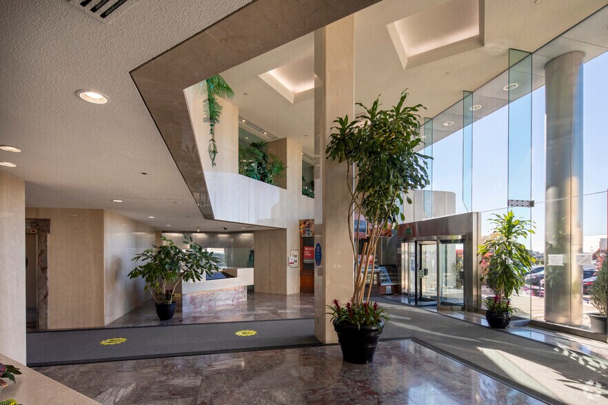 More Photos Of 1120 Finch Ave W, Toronto Office For Lease