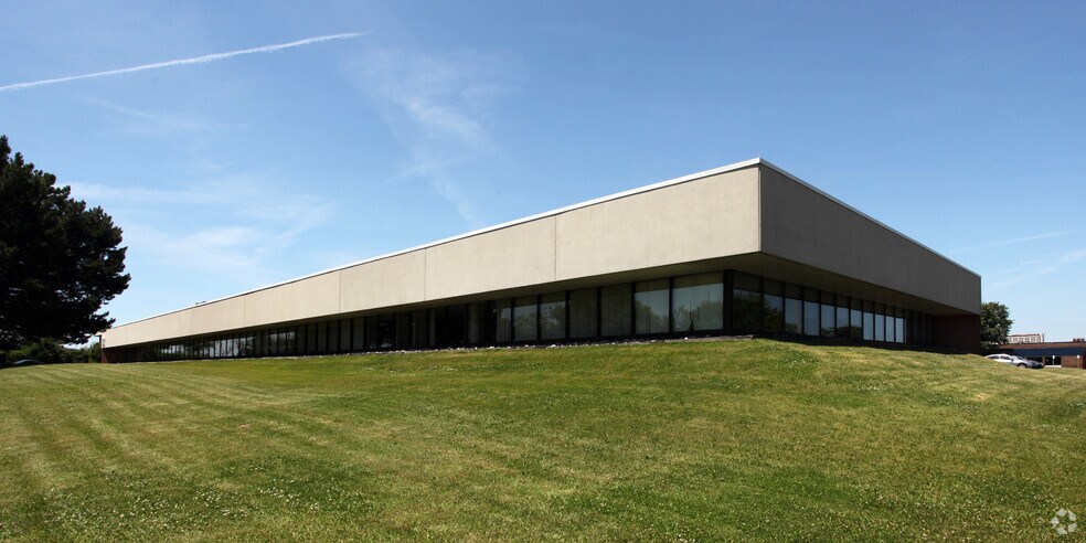 More Photos Of 30 International Blvd, Toronto Office For Lease