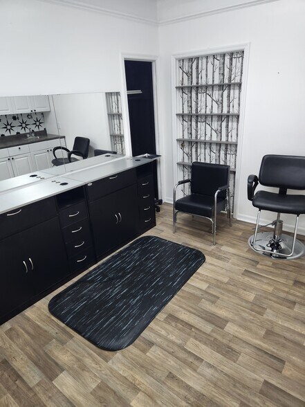 More Photos Of 411 Western Blvd, Jacksonville Office For Sale