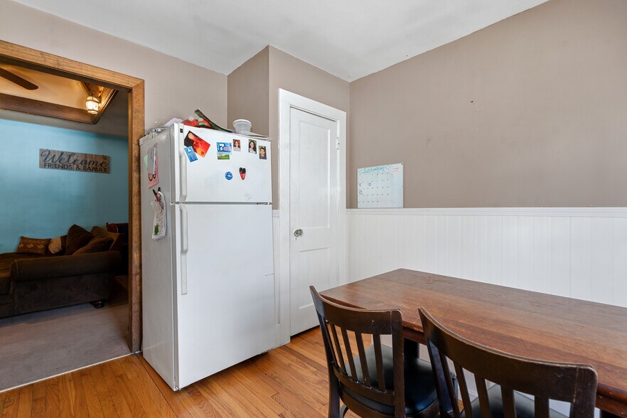 More Photos Of 13 Park Ave, Hadley Restaurant For Sale