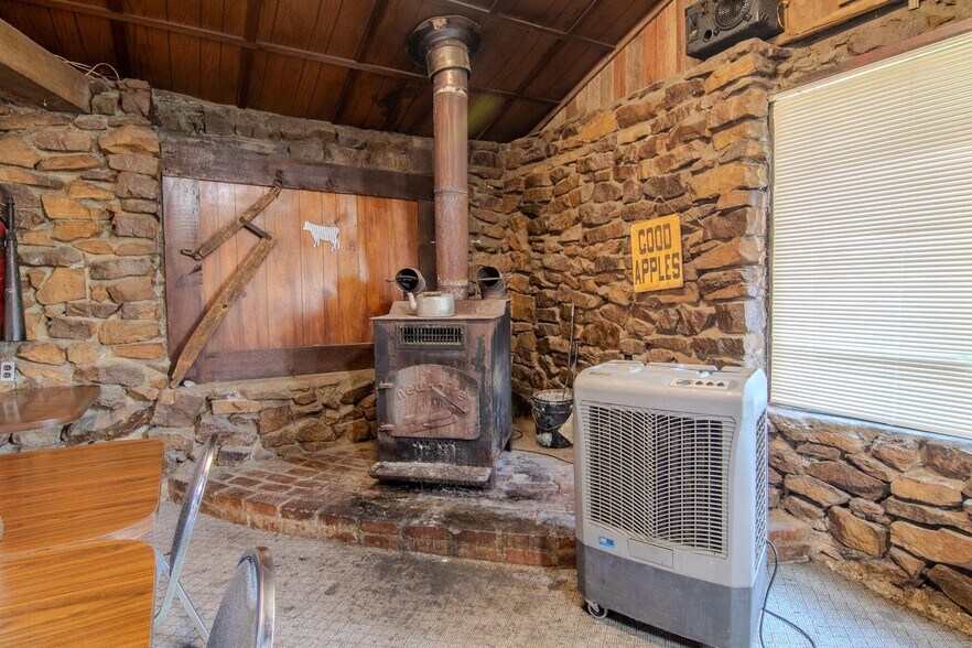 More Photos Of 18400 E B Hwy, Sheldon Flex For Sale