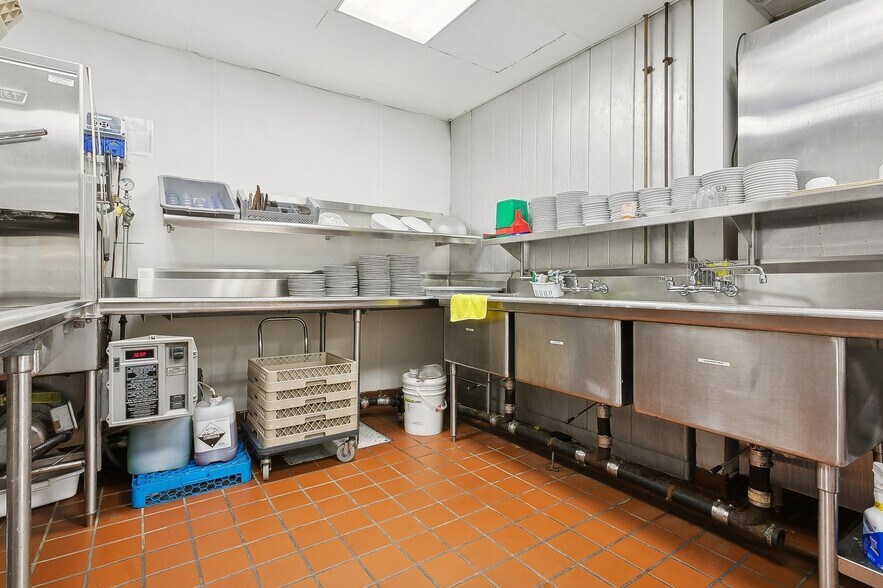 More Photos Of 3 Lehman Ter, Yonkers Congregate Senior Housing For Sale