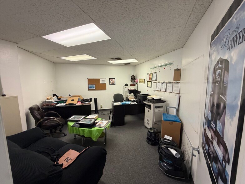 More Photos Of 17520-17538 Studebaker Rd, Cerritos Warehouse For Lease