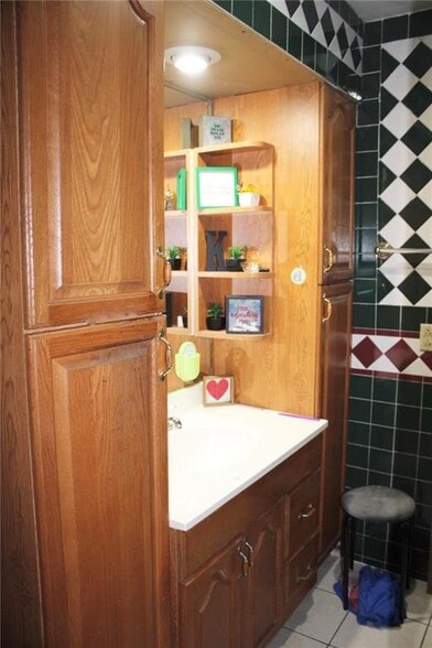 More Photos Of 429 Northampton St, Easton Apartments For Sale