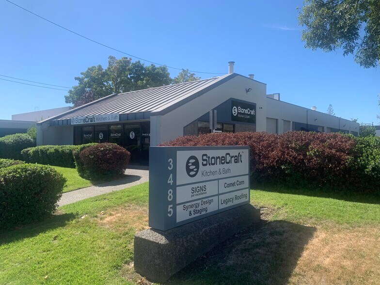 More Photos Of 3485 Airway Dr, Santa Rosa Flex For Lease
