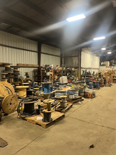 More Photos Of 1200 21st Ave NE, Austin Warehouse For Sale