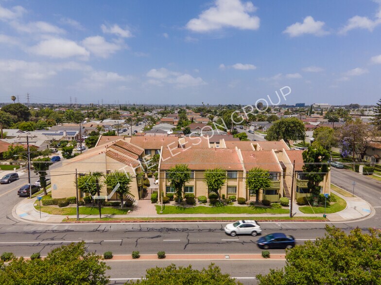 Primary Photo Of 7531 Knott Ave, Buena Park Apartments For Sale