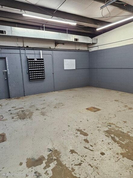 More Photos Of 305 Glenrose Ave, Nashville Distribution For Sale